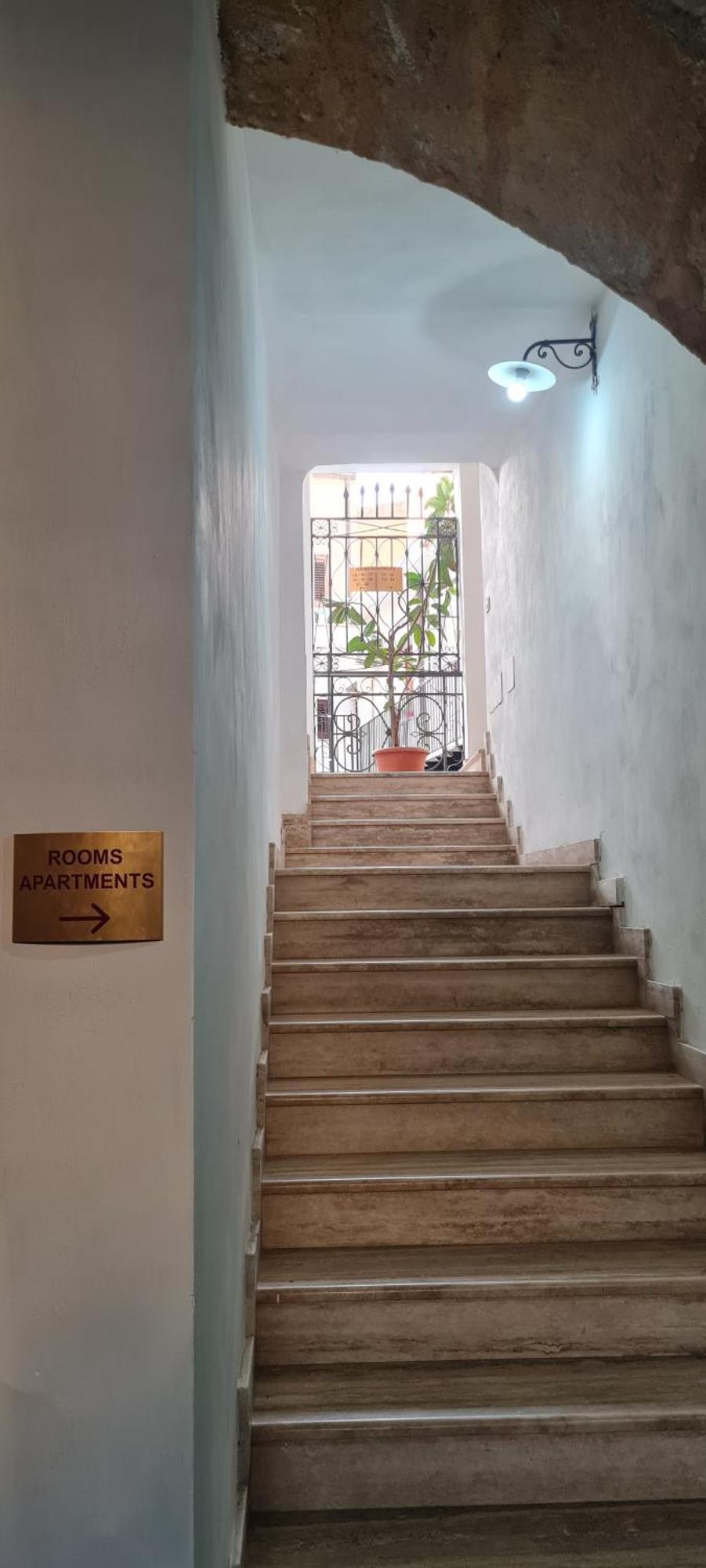 Il Museo Di Teresa Piazza Del Teatro Centrale Агридженто Екстериор снимка